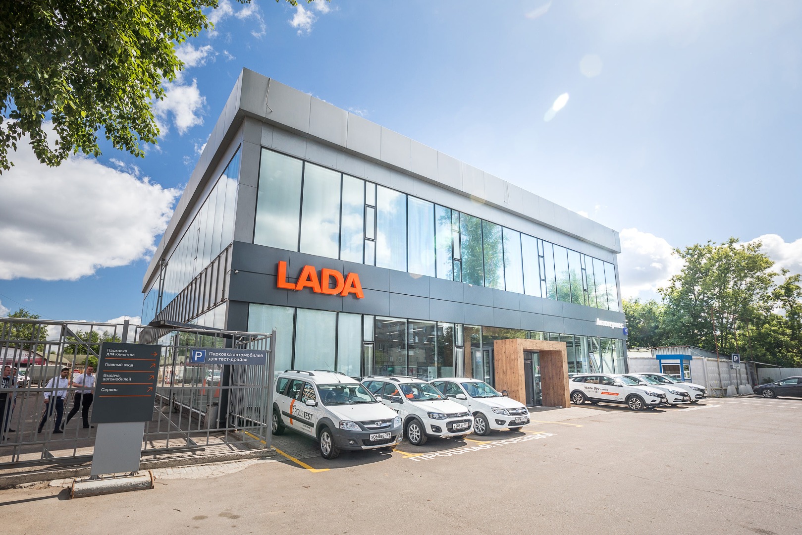 Выгодные предложения на автомобили LADA в августе